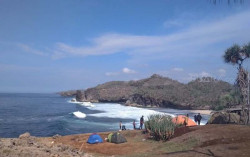 Mau Suasana Pantai, Bukit, atau Gunung? Ini Lokasi Camping Hits di Jogja untuk Anda