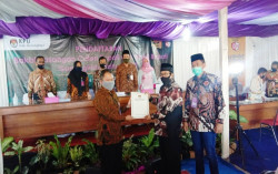 Resmi Mendaftar, Sutrisna-Ardi Diantar Empat Parpol Pengusung