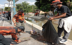 Selokan Mataram Dibersihkan 
