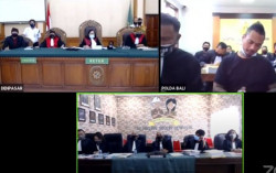 Keberatan Sidang Digelar Online, Jerinx SID dan Pengacaranya Walk Out dari Ruang Sidang