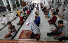 Kasus Covid-19 Meroket, MUI Ingatkan Pentingnya Protokol Kesehatan Saat Ibadah