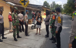 Tingkatkan Kepatuhan Protokol Kesehatan, Polsek Pengasih Gelar Razia Masker