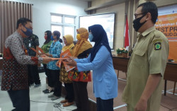 Kreatif Selama Pandemi, Guru TK hingga Tutor Pendidikan Kesetaraan Diberi Penghargaan 