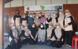  Tim Pengabdian Prodi Teknik Kimia UAD Gelar Penyuluhan dan Pelatihan Pembuatan Kompos dan Ecobrick 