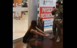 Viral Perempuan Dihukum Skot Jam oleh Satpol PP karena Tak pakai Masker