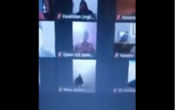 Lupa Matikan Kamera Saat Zoom, Pria Ini Terciduk Tengah Buang Air