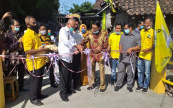 Gandung Resmikan Jembatan yang Dibangun Pakai Dana Aspirasi
