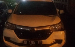 Tak Sadarkan Diri Saat Menyetir, Pria Patangpuluhan Menabrak Trotoar di Mantrijeron