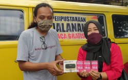 Smartfren Sukseskan Belajar Jarak Jauh dengan Mobil Internet Gratis di Jogja