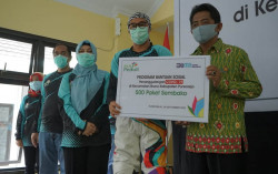 PLN Peduli Salurkan 500 Paket Sembako kepada Masyarakat Terdampak Covid-19