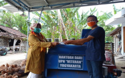 Pemberdayaan Kelompok Pemuda dan KWT dengan Memanfaatkan Sabut Kelapa 