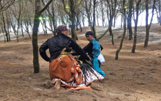 Sendratari Sang Ratu Dipentaskan di Pantai Cemara Sewu