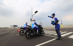 Ingin Berkendara Aman, Kenali 120 Potensi Bahaya di Jalan
