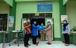 Kampus Ini Bantu Nakes & Mahasiswa yang Bertahan di Jogja