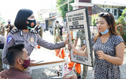 Tak Pakai Masker, Puluhan Warga Salatiga Disuruh Foto