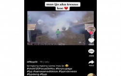 Viral Warganet Gandrungi Mas Ijo yang Lemparkan Gas Air Mata ke Aparat