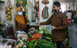 Ratusan Masker Dibagikan di Pasar Bendungan Kulonprogo