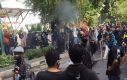 Pecah Bentrok, Mahasiswa dan Polisi Terluka dalam Demonstrasi Menolak Omnibus Law di Malioboro