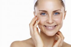 Kulit Berminyak Bikin Make Up Cepat Luntur, Ini 6 Tips Make-up Mengatasinya