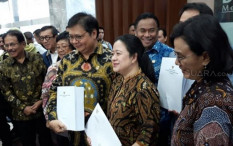 Menko Airlangga Tegaskan UU Cipta Kerja Tidak Hapus Upah Minimum