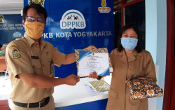 Tiap Senin, DPPKB Jogja Beri Penghargaan kepada Pegawai Berprestasi
