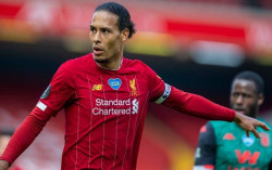 Van Dijk Terancam Absen Hingga Akhir Musim, Liverpool Darurat Bek