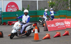Pengendara Motor, Ini Tips Pengereman di Jalan Berpasir
