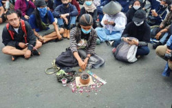 Demo UU Cipta Kerja di Bundaran UGM, Ada 'Dukun' yang Ikut Bersuara
