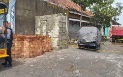 Wanita Pedagang Sandal Terbakar dalam Mobil Xenia