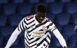 Solusi Lini Belakang MU Bernama Axel Tuanzebe 