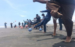 Uang Rp11,6 Miliar Kembali ke Pemkab Bantul, Geplak Tendang Bola ke Laut Selatan