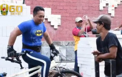 Kasad Andika Perkasa Makan Bersama Pekerja Bangunan Penyandang Disabilitas
