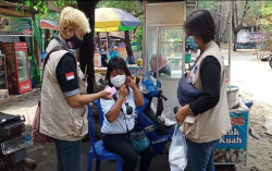 Relawan Beri Edukasi Protokol Kesehatan di Tempat Wisata 