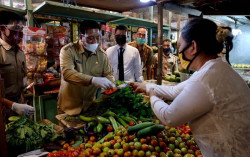 Cegah Covid-19, Wali Kota Magelang Ajak Warga Mulai Gerakan Nontunai