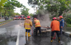 Mobil BMW Ludes Terbakar di Ringroad Gamping, Pemiliknya Masih Misterius