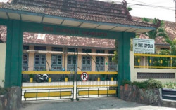 Pengabdian UMY Gelar Pelatihan Reading TOEIC untuk Siswa SMK Koperasi