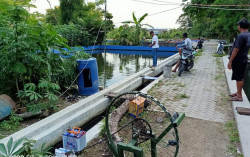 Tim Pengabdian UMY Sediakan Sumber Energi Listrik Tambahan untuk Kelompok Budi Daya Ikan Wirokerten