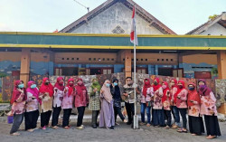 PKM UMY Tingkatkan Keterampilan PKK Perak Asri Melalui Produk Ecoprint