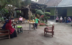 UMY Dampingi Pengolahan Es Krim Jamur Tiram di Dusun Gamol