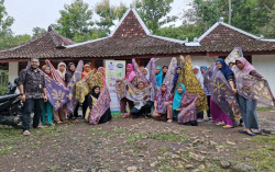 PPDM UMY Berdayakan Wanita di Dlingo Melalui Pelatihan Ecoprint