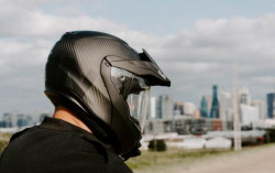 Helm Ini Memiliki Sensor untuk Deteksi Tabrakan