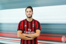 Nego Kontrak Calhanoglu di Milan Mandek, Juve Siap Ambil Untung