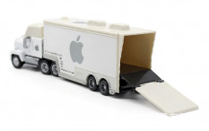 Produk Senilai Jutaan Dolar Raib Setelah Truk Apple Dibajak