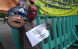 Dukung Penuntasan Kasus Korupsi, Aktivis Jogja Beraksi di Stadion Mandala Krida