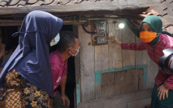 PLN Bersama Atikoh Ganjar Pranowo Sambung Listrik Gratis
