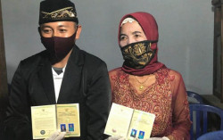 Berawal Pertemuan di Pasar, Pemuda di Ponorogo Nikahi Nenek Usia 76 Tahun