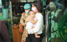 Ibunya Dipenjara, Bayi Vanessa Angel Menangis Berjam-jam