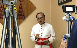 Kardinal, 17 Uskup, dan 900 Rohaniwan Lari demi Guru Honorer