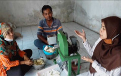 UMY Dorong Efesiensi Industri Rumahan Keripik Kimpul