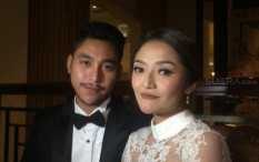Waduh, Siti Badriyah Lagi Bercinta di Villa Outdoor, Tiba-Tiba Ada Paralayang Lewat di Atasnya